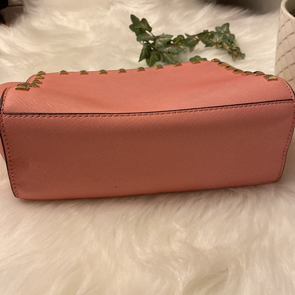 🚫SOLD🚫🌸💋Authentic Mk Medium Stud Messenger Bag - Picture 7 of 9